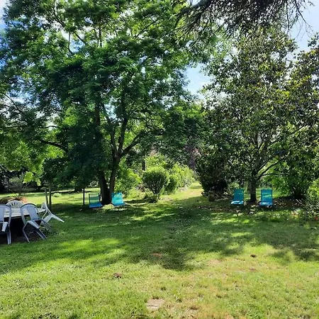 Holiday home Maison De Famille Avec Parc Arbore *